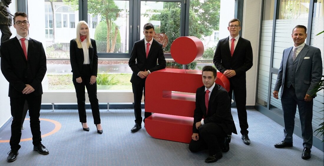 Neustadt/WN. Insgesamt fünf Nachwuchsbankerinnen und Nachwuchsbanker starteten am 1. September 2020 ihre Karriere bei der Vereinigte Sparkassen Eschenbach i.d.OPf. Neustadt a.d.Waldnaab Vohenstrauß. Florian Zetzl aus Waidhaus, Jonas Urban aus Eslarn, [&hellip;]