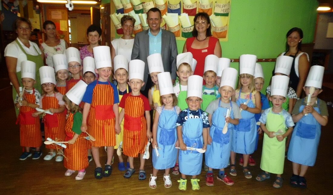 Weiden. Lauter kleine Köche und Köchinnen kochten und servierten für ihre Eltern und Geschwister beim „Kinder-Restaurant“ im Kinderhaus Tohuwabohuam Abend ein 3-gängiges Menü. Begrüßt wurden alle Gäste von den Kindern mit [&hellip;]