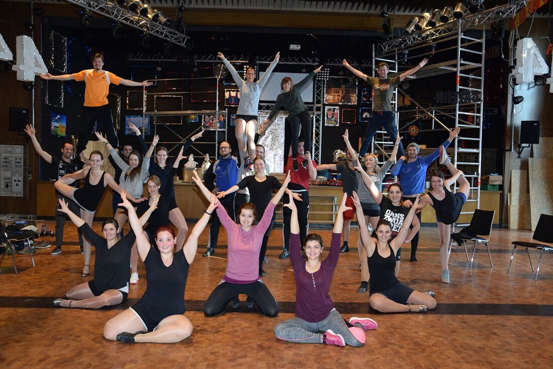 Vohenstrauß. Der Vohenstraußer Faschingsverein (VFV) steht in den Startlöchern. In allen Räumen der Stadthalle wird bis zuletzt gewerkelt. Im großen Saal sind viele fleißige Helfer dabei, die Bühne passend zum [&hellip;]