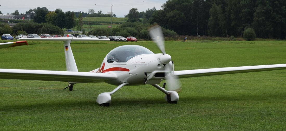 Tirschenreuth. Vergangenes Wochenende fand wieder mal das Flugplatzfest in Tirschenreuth statt. Dort wurde den Augen eine echte Show geboten und auch der Magen wurde nicht enttäuscht. Dank der “AERO-SOUND”-Party von [&hellip;]