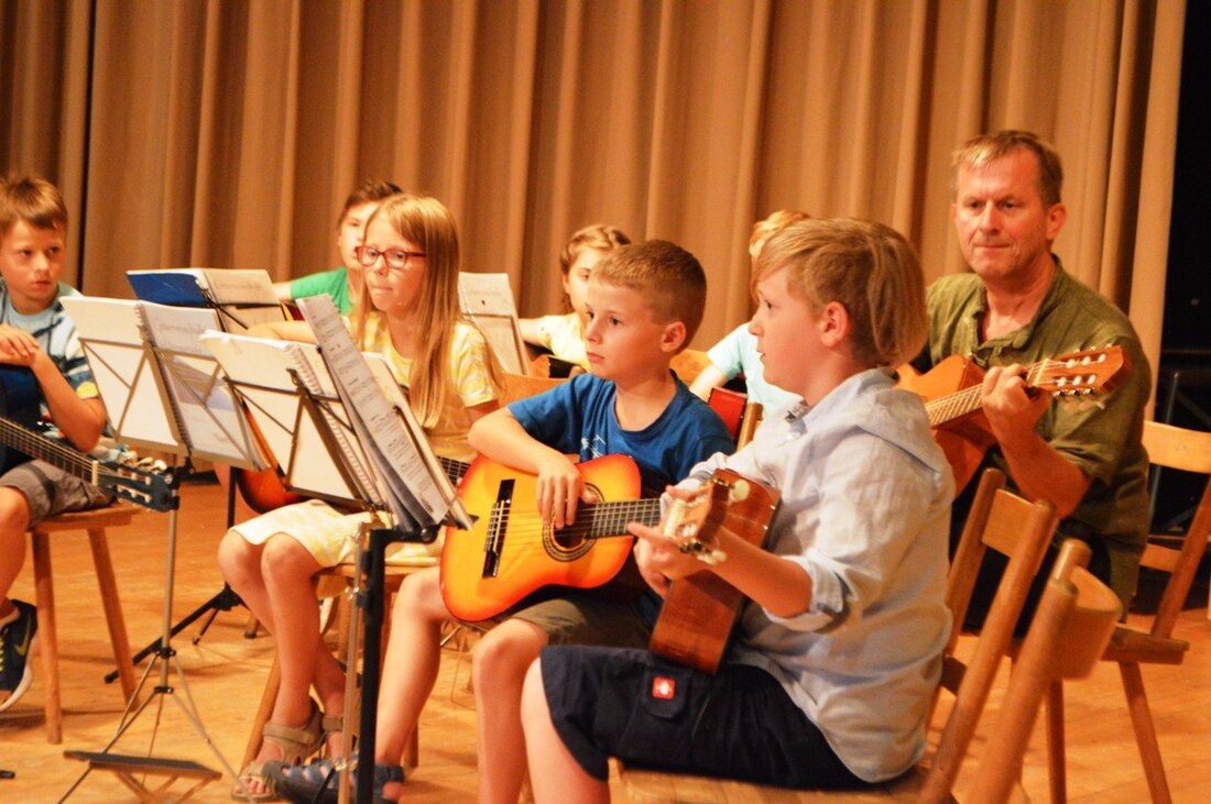 Grafenwöhr. Die brütende Hitze tat der Freude am Musizieren keinen Abbruch. Mit dem Sommerkonzert im Jugendheim setzten Schüler von Benno Englhart, nach weiteren Konzerten in Gmünd und Parkstein, einen stimmungsvollen [&hellip;]