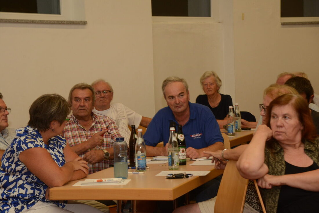 Luhe-Wildenau. Die Dr.-Gewargis-Stiftung feiert ihr 25-jähriges Bestehen mit der Verleihung von Preisen an talentierte Schüler, Absolventen und Sportler. Bürgermeister Sebastian Hartl betonte die Bedeutung der Förderung junger Menschen.