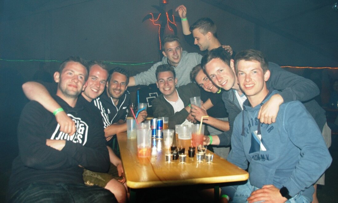 Dießfurt. “Zurück in die 90er” lautete das Motto beim FC Dießfurt am Freitagabend zum 70-jährigen Vereinsjubiläum. Von Rudi Fischer Dazu ließen sich die Organisatoren auch von der TV-Serie „Glücksrad“ inspirieren [&hellip;]