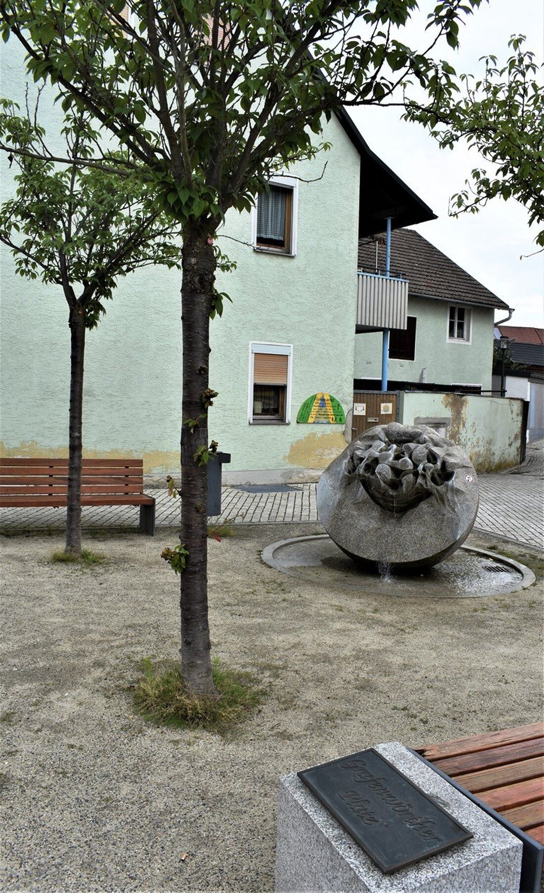 Grafenwöhr. Kleine Geschenke erhalten die Freundschaft. Dieses Geschenk war viel größer und wichtiger. Seit 26. Juni 2015 gibt es in Grafenwöhr einen “Grafenwörther Platz”. Von Renate Gradl Vor fünf Jahren [&hellip;]