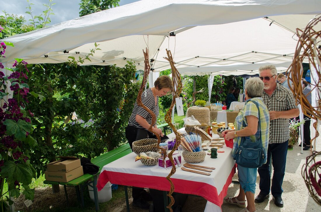 Waldsassen. Viele Besucher nutzten die Gelegenheit und schlenderten am “Tag der offenen Gartentür” durch den Naturerlebnisgarten der Umweltstation. Köstlichkeiten rund um das Thema Kräuter und Böhmische Blasmusik luden zum Verweilen [&hellip;]