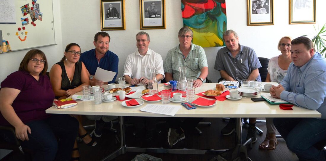 Weiden. Fast 300 Mitarbeiterinnen und Mitarbeiter beschäftigt die Deutsche Telekom AG am Standort Weiden. Über deren Anliegen und die Zukunft des Standorts diskutierten Vertreter der Gewerkschaft ver.di aus den einzelnen [&hellip;]