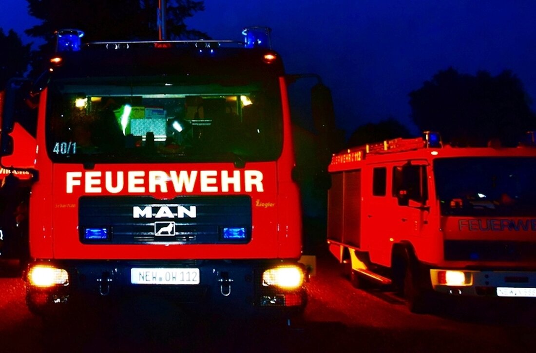 Burglengenfeld. Gestern Abend zerstörte ein Scheunenbrand auf einem landwirtschaftlichen Anwesen in Machtlwies eine Scheune vollständig, Sachschaden im hohen sechsstelligen Bereich, keine Verletzten. Rund 150 Einsatzkräfte verhinderten eine weitere Schadensausbreitung; die Brandursache wird ermittelt.