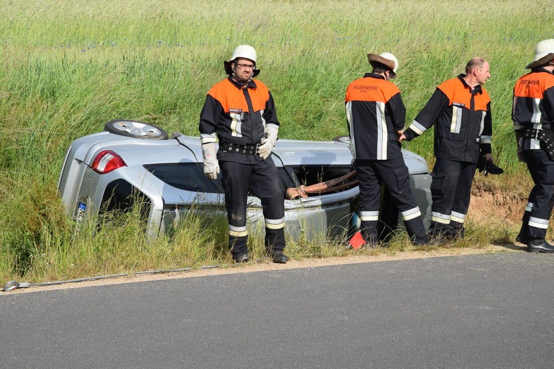 Pirk. Zwischen Pirk und Au kam es am späten Donnerstag Nachmittag zu einem Unfall, bei dem ein Opel im Graben landete. Die Autofahrerin war von Luhe in Richtung Pirk unterwegs. [&hellip;]