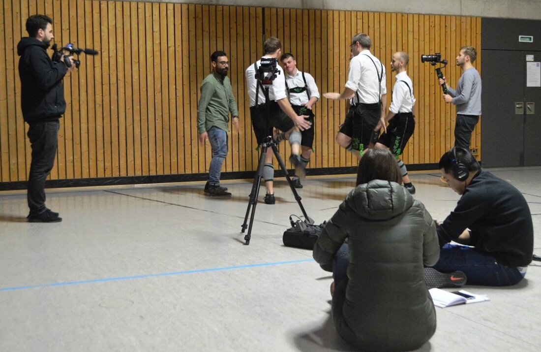 Schwarzenbach. Er trägt zwar keine Lederhose, aber der „Juchzer“ hat beim ersten Versuch gleich super geklappt. Und die ersten Plattelversuche können sich ebenfalls sehen lassen. Der 30-jährige Salim Abo Harash [&hellip;]