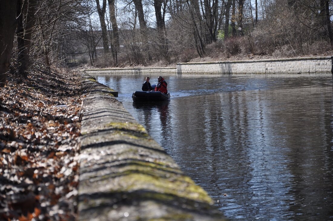 Weiden. Heute am Vormittag bargen Einsatzkräfte einen Mann (81) aus der Waldnaab auf Höhe der Straße Am Langen Steg. Nach derzeitigem Ermittlungsstand gibt es keine Hinweise auf eine Gewalttat. Heute [&hellip;]
