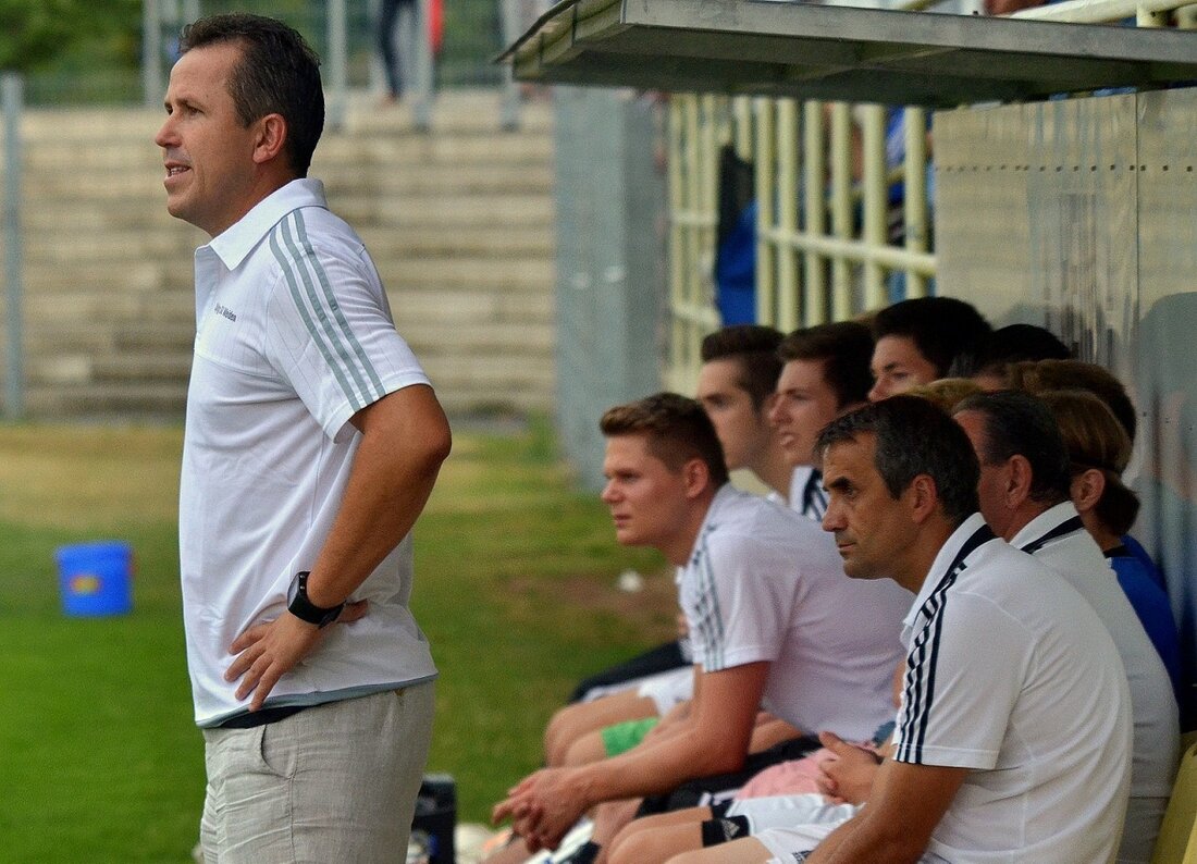 Weiden. Medienberichten zufolge verlässt Trainer Tomas Galasek die Spielvereinigung Weiden.  Wie der Neue Tag berichtet, wurde der Trainer der SpVgg SV Weiden gefeuert. Auf Nachfrage bei der SpVgg Weiden konnte [&hellip;]