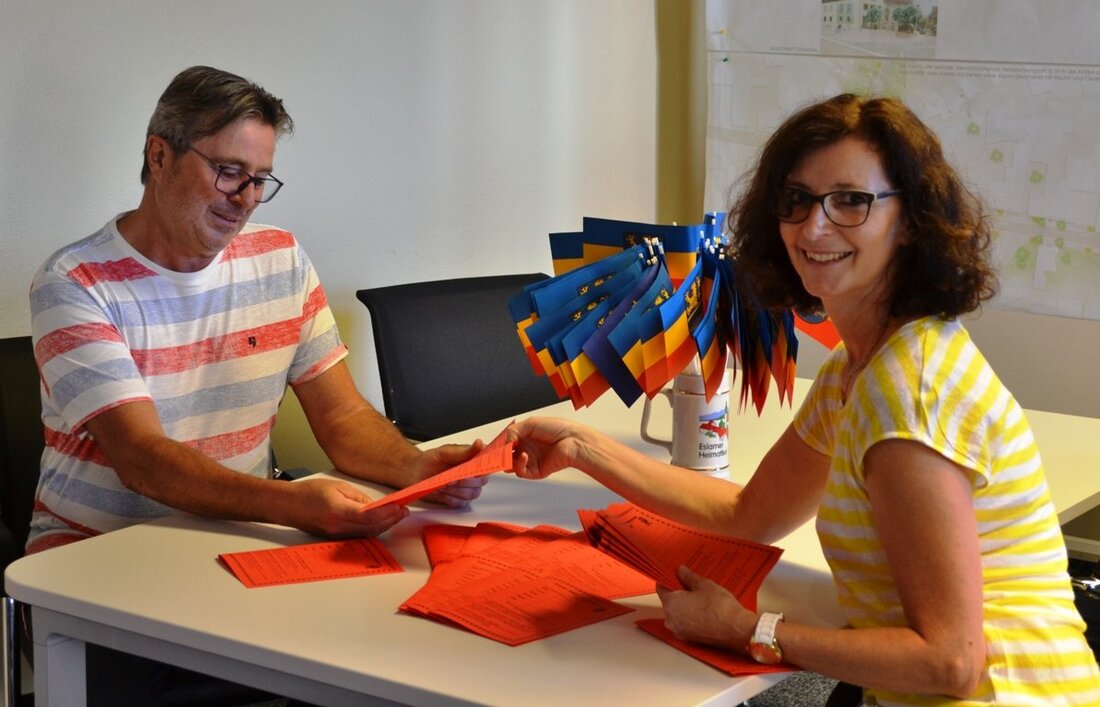 Eslarn. Pünktlich zum Ferienbeginn kann wieder ein umfangreiches Ferienprogramm aufgelegt werden. Bürgermeister Reiner Gäbl zeigte sich erfreut über das erste Exemplar, das ihm Gabriele Buchbinder von der Touristinfo überreichte. Siebzehn [&hellip;]