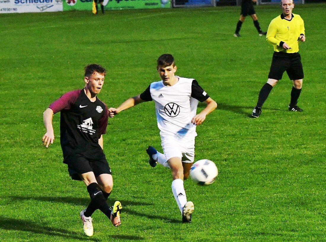 Weiden. Nach einem hervorragenden ersten Wochenende, lieferten die Mannschaften der SpVgg SV Weiden am zweiten Wochenende eher durchwachsene Ergebnisse. Den Anfang machte am Freitagabend die U12 gegen die DJK Neustadt/WN. [&hellip;]