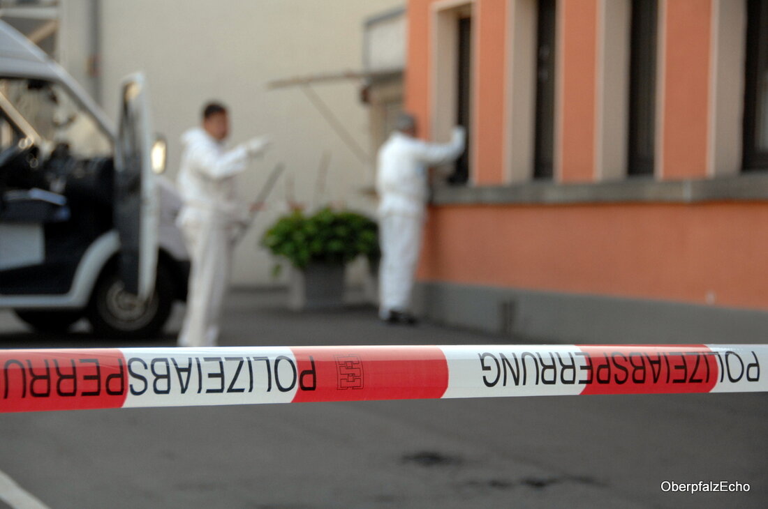 Neustadt/WN. Obwohl die Polizei mit Hochdruck an einer Klärung des Falls arbeitet, konnte der Brand in der Asylbewerberunterkunft noch nicht aufgeklärt werden.  Mit umfangreichen Ermittlungsmaßnahmen war die in der Spitze 40-köpfige [&hellip;]