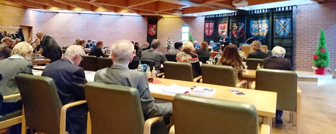 Weiden. In der letzten Sitzung des Stadtrates vor den Weihnachtsfeiertagen ging es ziemlich Weihnachtlich zu. Ohne viele Diskussionen wurden die 13 Tagesordnungspunkte abgehandelt. Darunter auch der Haushalt für 2017. Von [&hellip;]