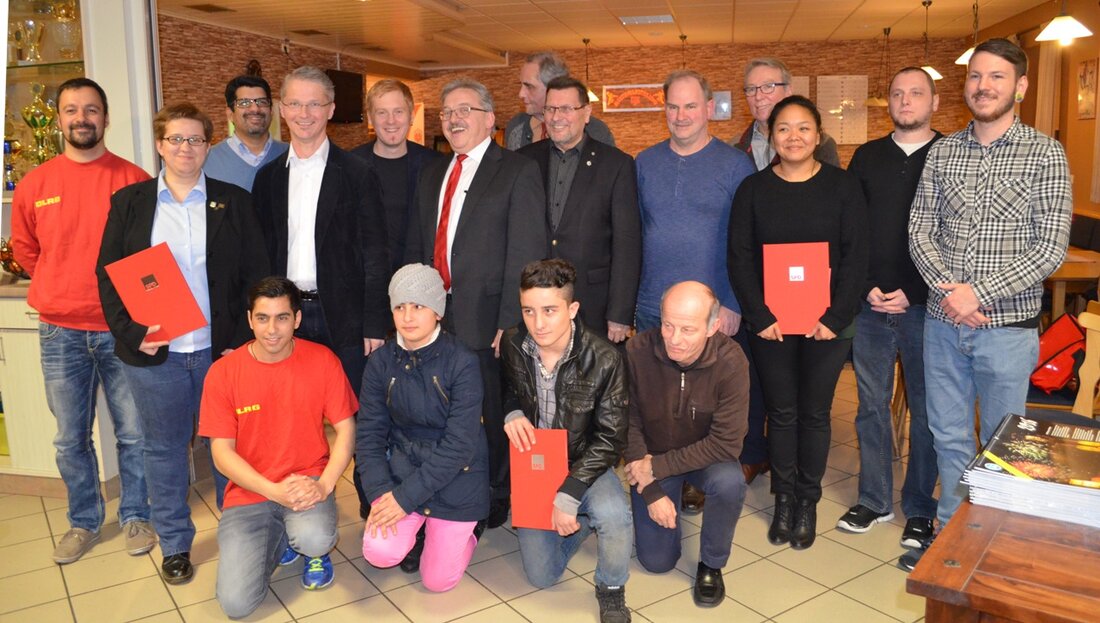 Weiden. Bereits zum achten Mal hat die SPD in diesem Jahr den Sozialpreis verliehen, und wie schon im letzten Jahr, lag der Fokus dabei auf den Flüchtlingen und Asylbewerbern und [&hellip;]