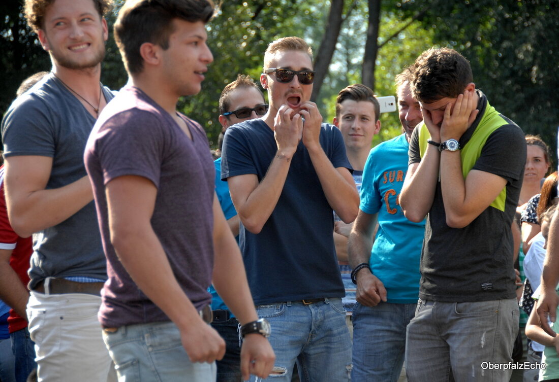 Waldershof. Seit 15:30 ist in Waldershof keiner mehr zu Hause. Jetzt geht es darum, die Dorfmission zu gewinnen. Wir sind live vor Ort und halten euch in unserem Live-Stream auf [&hellip;]