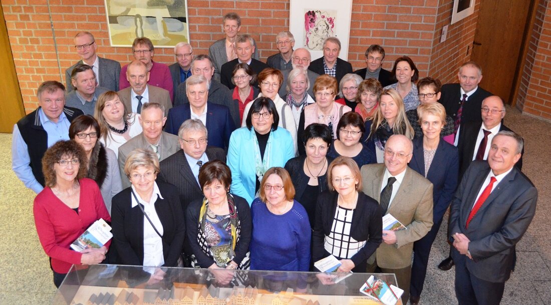 Weiden. Im Rahmen einer Feierstunde wurden am Montag in Weiden die Lehrer der Grund- und Mittelschulen in Stadt und Landkreis für ihr 25-jährigers und 40-jähriges Jubiläum geehrt, sowie in den Ruhestand verabschiedet. Von [&hellip;]