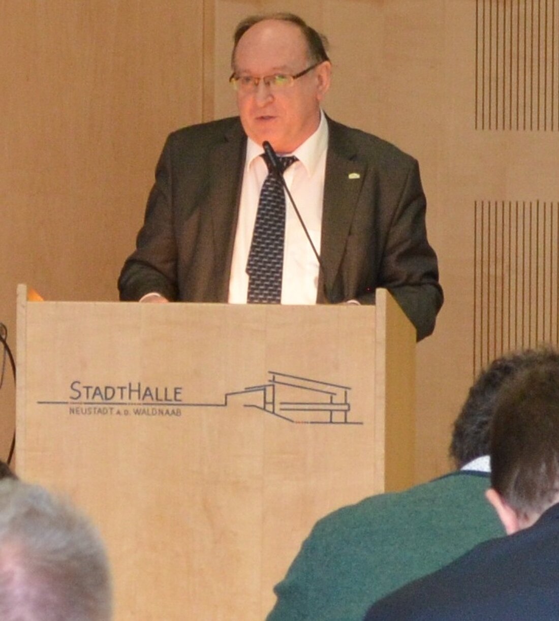 Neustadt/WN. Mit dem Ziel Apothekenpersonal für die eigene Region auszubilden, strebt die Europa-Berufsschule Weiden die Einrichtung einer eigenen PTA-Schule (pharmazeutisch-technische Assistenten) im Landkreis Neustadt/WN an. Noch befindet sich das Projekt [&hellip;]