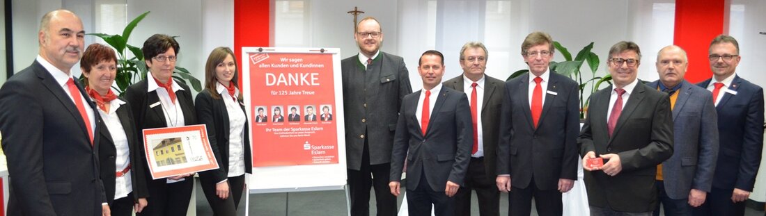 Eslarn. Die Sparkasse Eslarn feiert in diesem Jahr das 125-jährige Jubiläum. Zu diesem Anlass blickten Vertreter der Sparkasse in Ort und Landkreis mit dem Ehrengast Landrat Andreas Meier auf das 125-jährige [&hellip;]