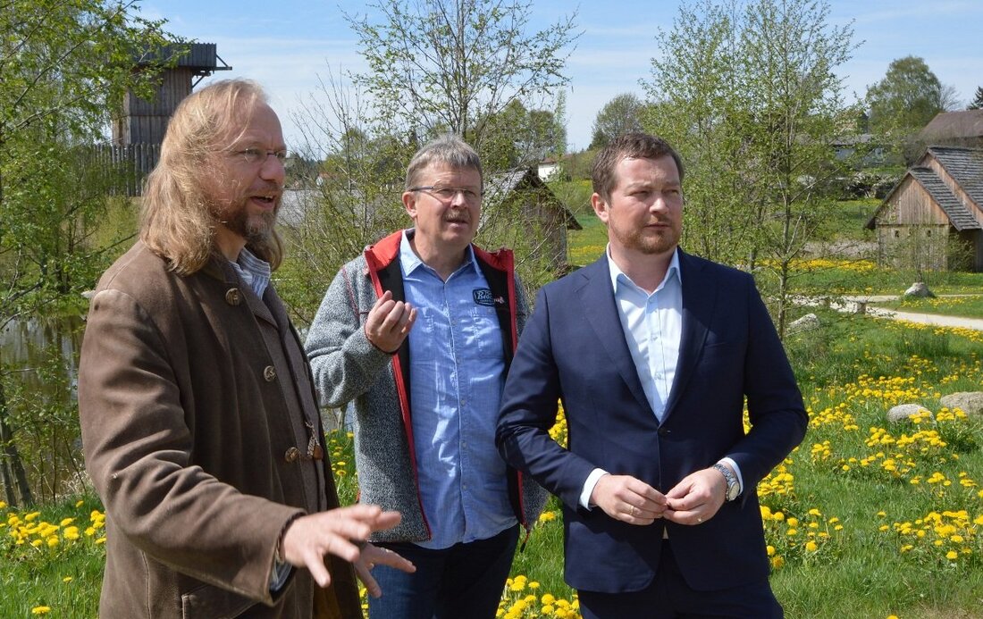 Bärnau. Das Gelände am Geschichtspark Bärnau-Tachov wird bald um eine Attraktion reicher. Grund genug für Bundestagsabgeordneten Uli Grötsch, sich vor Ort ein Bild über die kommende Erweiterung zu machen. Stefan [&hellip;]