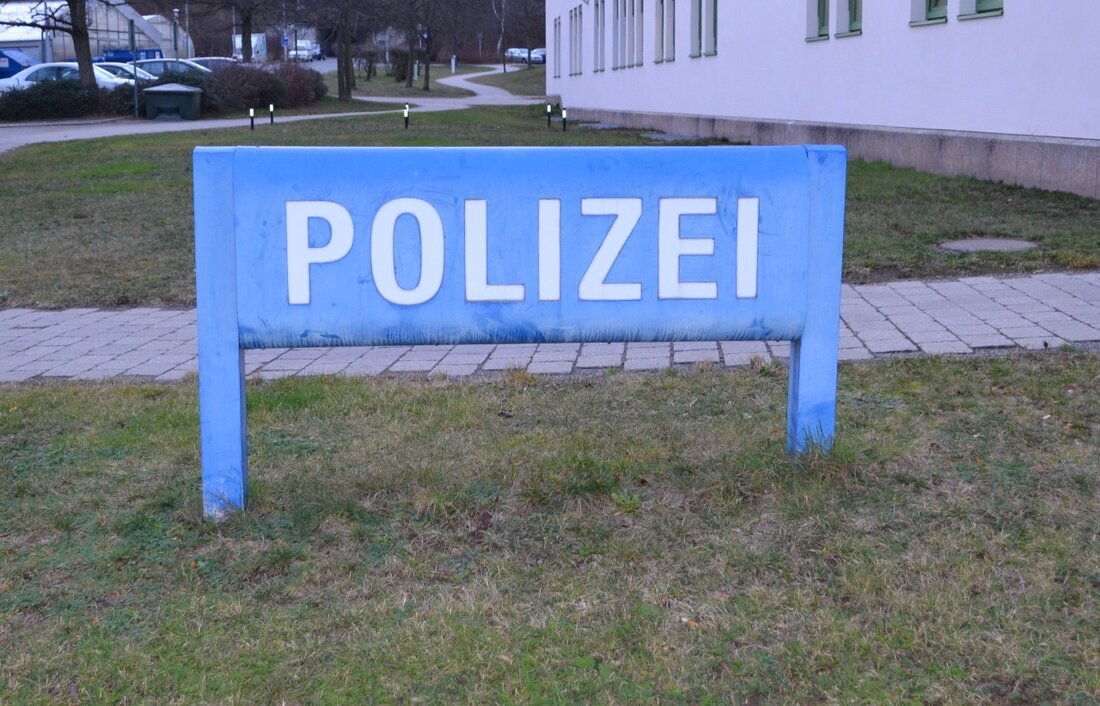 Weiden. Die bayerische Polizei ist chronisch unterbesetzt – zum 1. Februar 2016 fehlten exakt 2.472 Vollzeit-Beamte gegenüber der eigentlichen Sollstärke, wie sich aus der Antwort des Innenministeriums auf eine Anfrage [&hellip;]