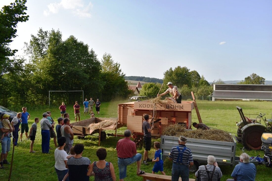 Glaubendorf. Die Erntezeit geht zu Ende und somit ist „odrusch“ angesagt. Die KLJB Glaubendorf lädt deshalb am Samstag ab 20 Uhr auf den Sportplatz ein. Von Sieglinde Schärtl Das Korn [&hellip;]