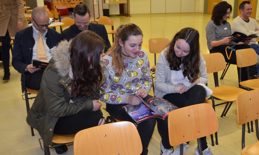 Weiden. Auch die Gustl-Lang-Schule, die Wirtschaftsschule in Weiden, bereitet sich auf die Anmeldephasen für die zwei- und vierstufige Form vor. An einem Info-Nachmittag stellte sie sich nun Eltern und Schülern vor. [&hellip;]