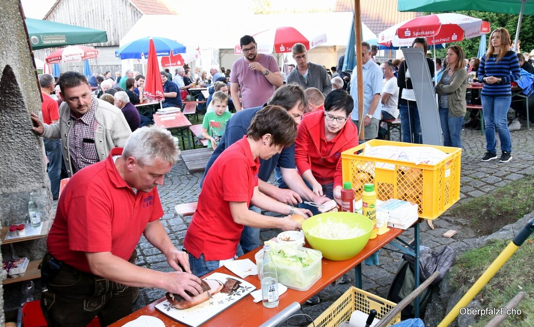 Störnstein. Zum 37. Mal feierten die Störnsteiner ihr Backofenfest. Zum zweiten Mal stieg die Sause an einem Samstag und zum ersten Mal gab es eine besondere, kulinarische Kreation mit bayerischen [&hellip;]