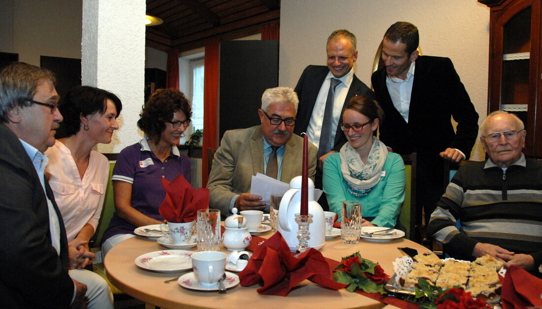 Neustadt/WN. „Ein Heim soll eine Heimat werden.“ Josef Karl, ein Bewohner des Caritas Altenheimes, bringt auf den Punkt, worüber Politiker, Pflegefachkräfte und Mediziner lange diskutieren können. Ganz so einfach scheint [&hellip;]
