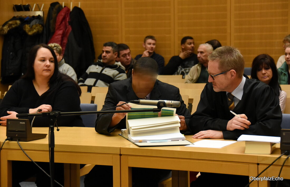 Weiden. Oberstaatsanwalt Rainer Lehner lässt kein gutes Haar an Ted T. In seinem 50-minütigen Plädoyer schildert er die Geschehnisse in den frühen Morgenstunden des 23. Mai 2015, wie sie sich [&hellip;]