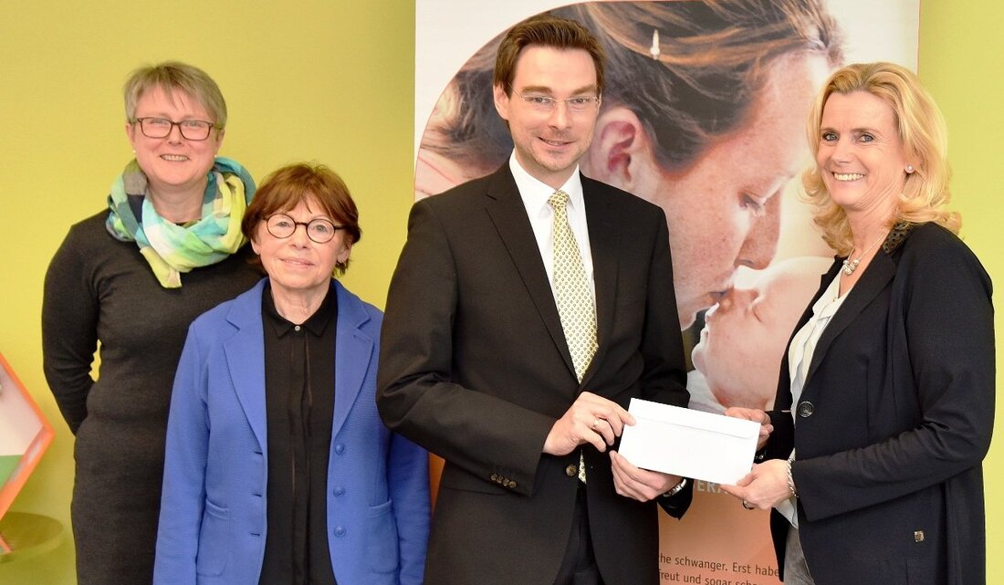 Weiden. Die CSU Kreistagsfraktion Neustadt/WN informierte sich kürzlich bei einem Besuch in der staatlich anerkannten Beratungsstelle für Schwangerschaftsfragen „Donum Vitae“ in Weiden über die Aufgaben der Einrichtung und übereichte eine [&hellip;]