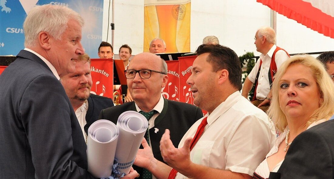 Weiden/Neustadt/Tirschenreuth. Bayern ist das einzige Bundesland, in dem es immer noch keine Arbeitnehmervertreter im Verwaltungsrat gibt. Alle 66 Vorsitzenden der Personalräte der bayerischen Sparkassen fordern die bayerische Staatsregierung nun geschlossen mit ihrer [&hellip;]