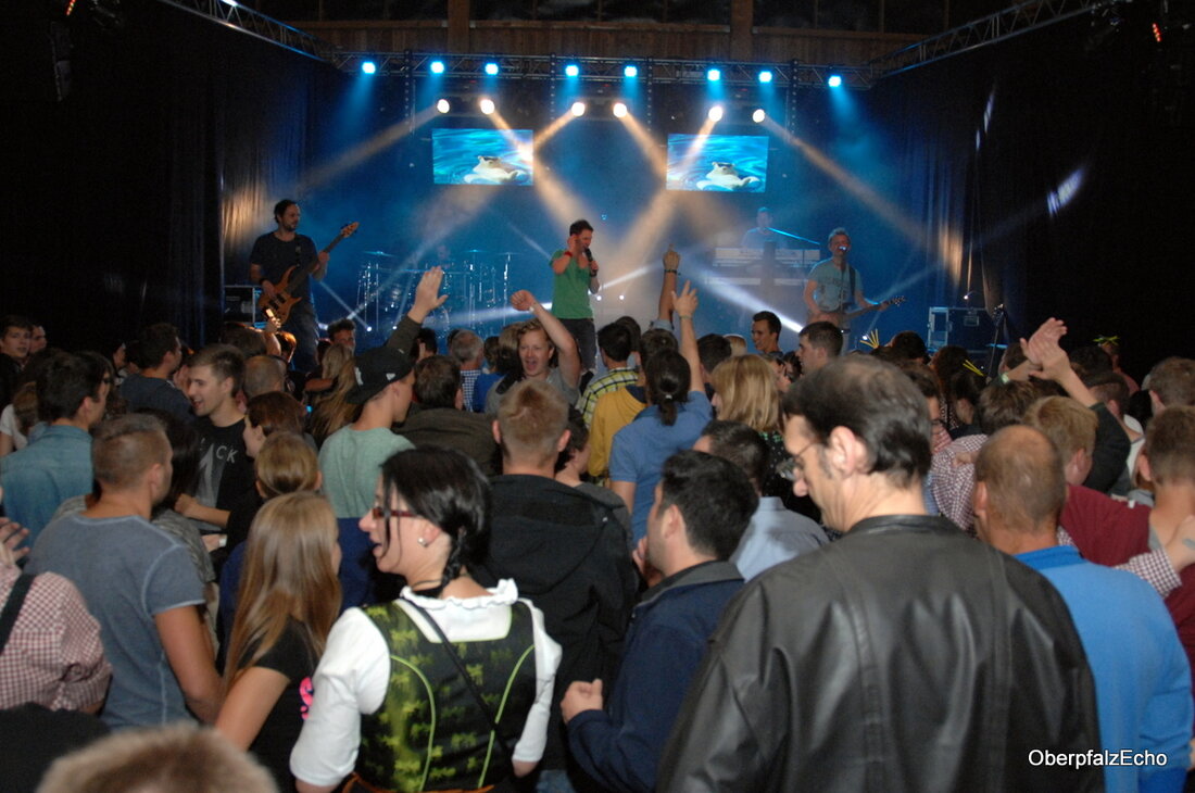 Wurz. “Hier ist die Hölle los”, sagte Stefan mit einem breiten Grinsen. Er kommt aus der Nähe von Auerbach und war bereits zum zweiten Mal am O’Schnitt. Die rund einstündige [&hellip;]