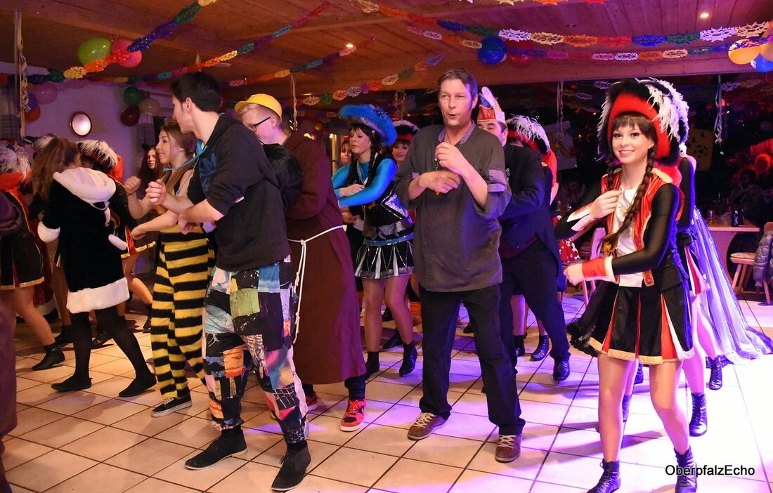 Neustadt/WN.  „Der Fasching hält uns alle jung, und bringt uns für den Alltag Schwung“, verkündete Prinz Johannes II. von Technologien vor den DJK-Sportlern, die bald mit ebenjenem Schwung über die Tanzfläche [&hellip;]