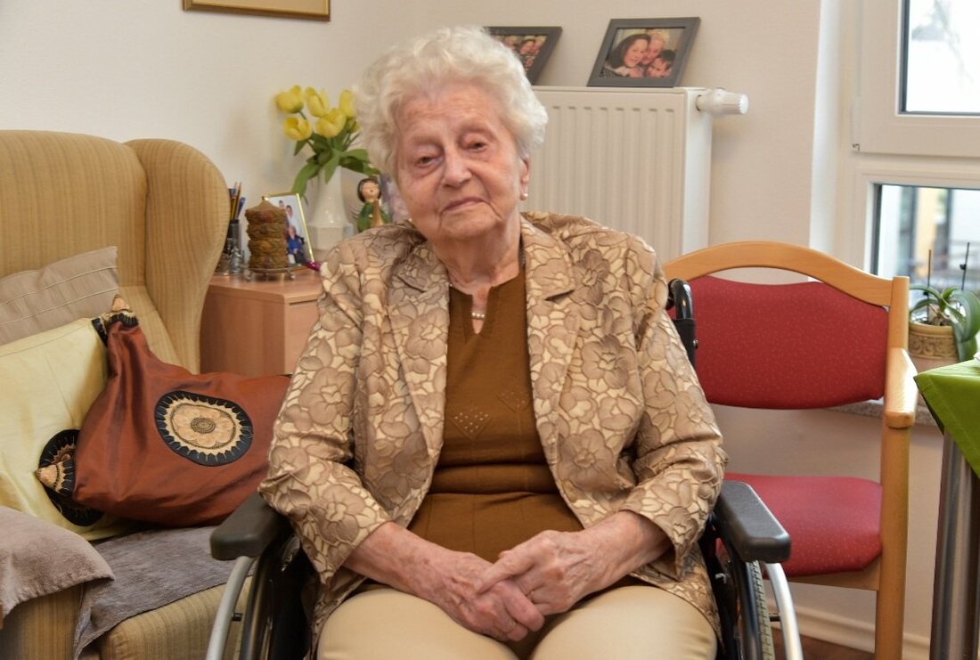 Weiden. Die seltene Gabe, in geistiger Frische das Alter von 100 Jahren erleben zu dürfen, wurde einer Weidener Bürgerin zuteil. Ursula Scholz beging im Eleonore-Sindersberger-Altenheim in der Friedrich-Ebert-Straße in Weiden [&hellip;]