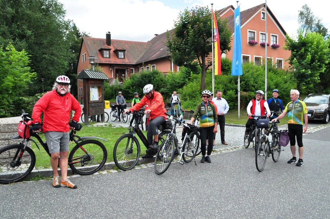 Störnstein. Auf Einladung von Bürgermeister Markus Ludwig führte die diesjährige Radltour der Ver.di Senioren in die Gemeinde Störnstein. Als Sternfahrt aus allen Himmelsrichtungen angelegt, trafen die Teilnehmer im Gemeindezentrum ein [&hellip;]