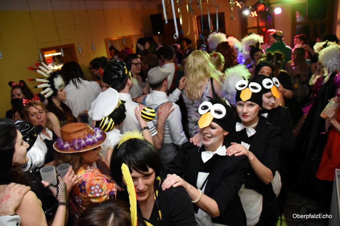 Wurz. „Wahnsinn – heuer ist es extrem“, sagte Wirt Erkan Kürkcü vom Lipperthof. Vom Ansturm beim zweiten Weiberfasching in seiner Gaststätte war er überwältigt. DJ EddiE – getarnt mit Dirndl [&hellip;]