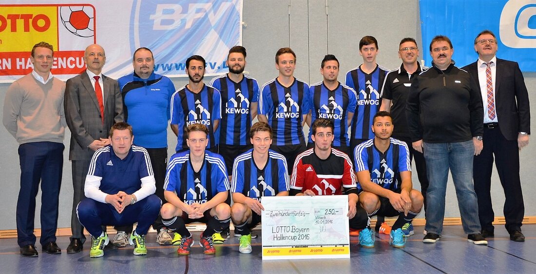 Weiden. 8:7-Finalsieg der SpVgg Weiden bei der Futsal-Kreismeistermeisterschaft in Vilseck gegen die SpVgg Vohenstrauß – Auch der FC Weiden-Ost ist qualifiziert.  Von Stephan Landgraf Die SpVgg SV Weiden, die SpVgg [&hellip;]