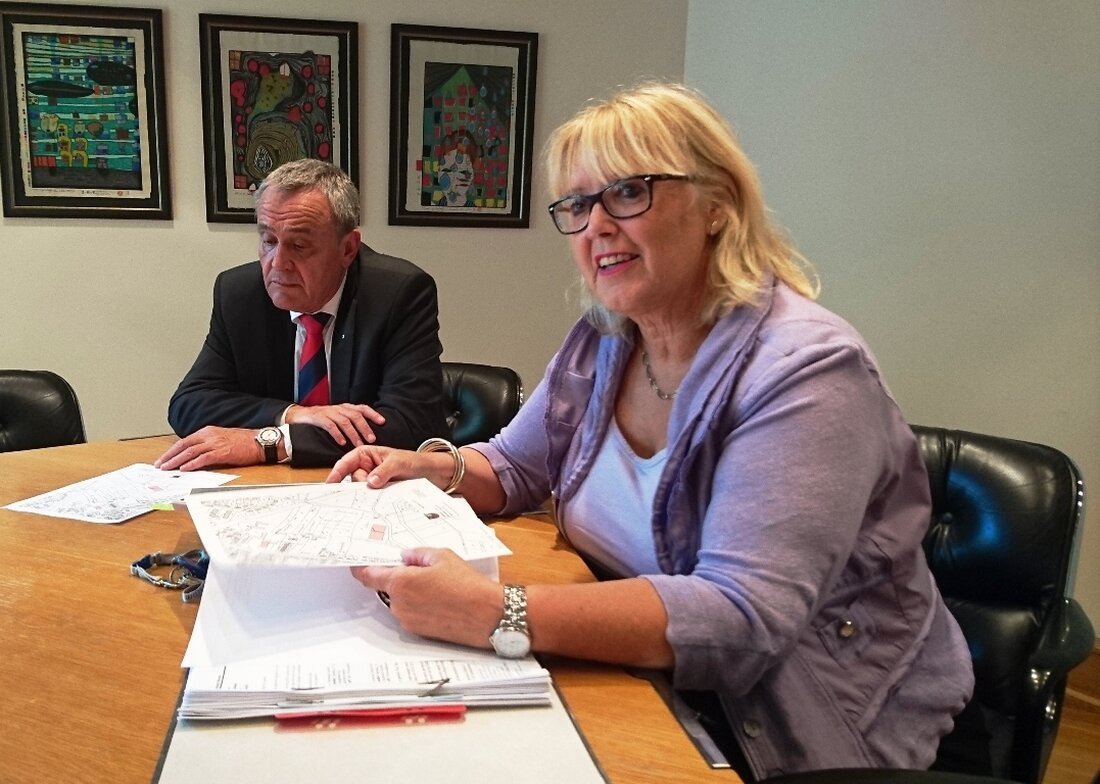 Weiden. Der Turnerbund will einen Teil seiner Flächen verkaufen. Dort soll ein Wohnkomplex entstehen. Dadurch erhofft sich der Verein seine Schulden endlich loszuwerden. Doch bei den Plänen des Vereins gibt [&hellip;]