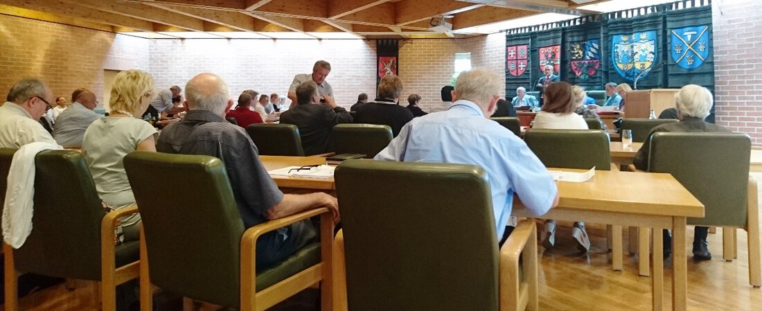 Weiden. Für einen Aufreger während der Stadtratssitzung sorgte Dr. Christian Deglmann von der Bürgerliste. Die Partei forderte ein Compliance-Regelwerk. Die Idee an sich kam bei allen Stadträten gut an. Der letzte Satz [&hellip;]