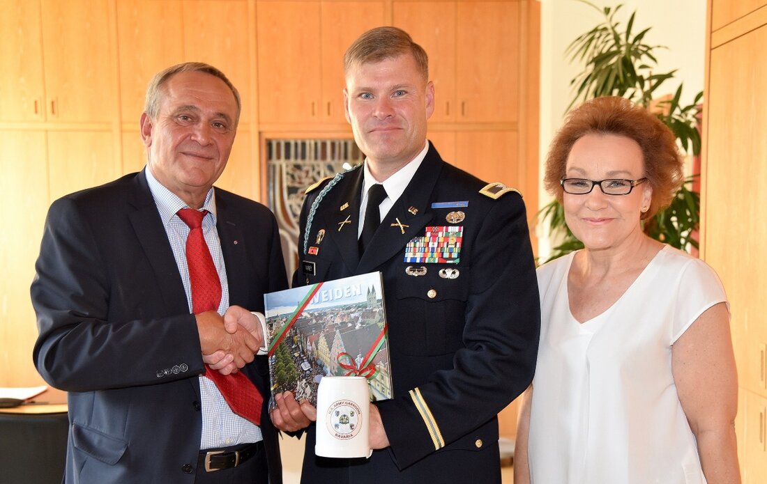 Weiden. Am 5. Juli 2016 übernahm Colonel Lance C. Varney das Kommando der US-Armee Garnison Bavaria in Grafenwöhr. Kürzlich machte er neben einem Besuch im Neustädter Landratsamt auch seinen Antrittsbesuch [&hellip;]