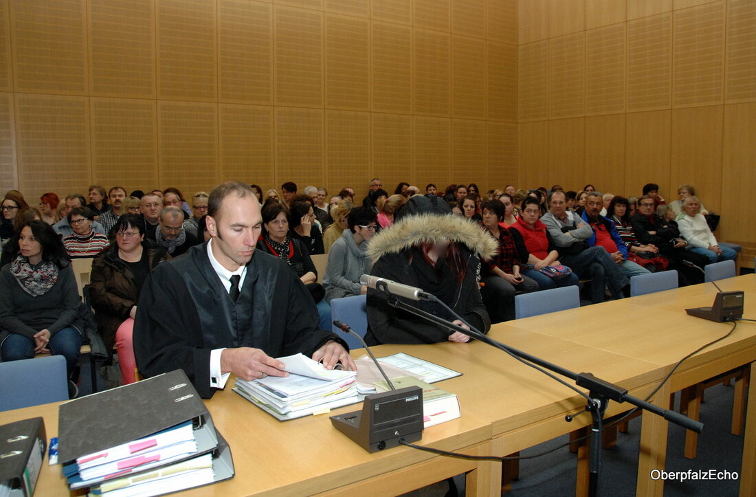 Weiden. Seit gestern ist klar: Steffi D. findet sich nicht mit dem Urteil gegen sie ab. Sie und ihr Anwalt legen Revision ein. Rechtsanwalt Christoph Scharf hofft auf eine Strafe [&hellip;]