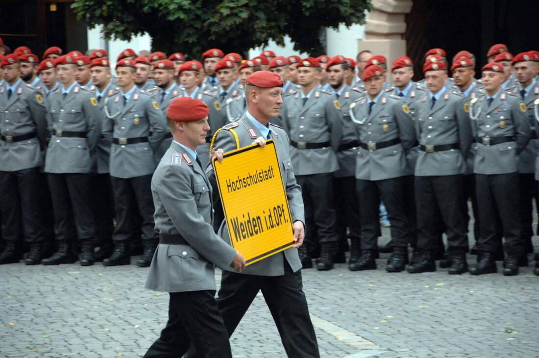 Weiden. “Wir, das Artilleriebataillon 131, melden uns aus den Einsatzgebieten der Bundeswehr zurück. Auftrag ausgeführt.” Für die Kurzfassung dessen, was am Mittwochabend auf dem Oberen Markt zelebriert wurde, entschied sich [&hellip;]