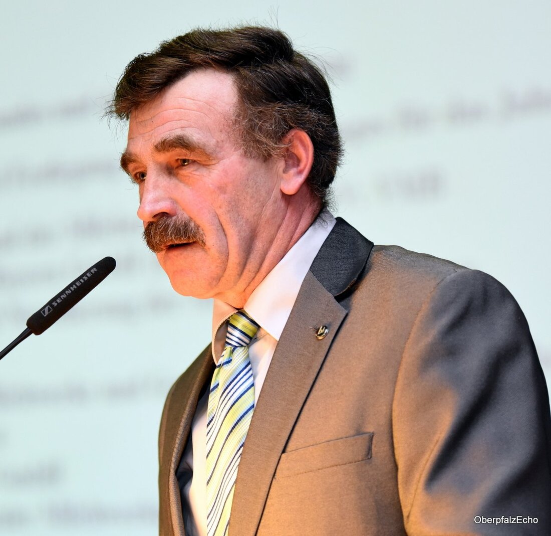 Neustadt/WN. Gedrückte Stimmung herrschte bei der Mitgliederversammlung der Milcherzeugergemeinschaft Weiden. „Was uns alle betrifft, ist der miserabel schlechte Milchpreis. Wenn man hört, dass manche Molkereien noch weiter senken wollen, dann [&hellip;]