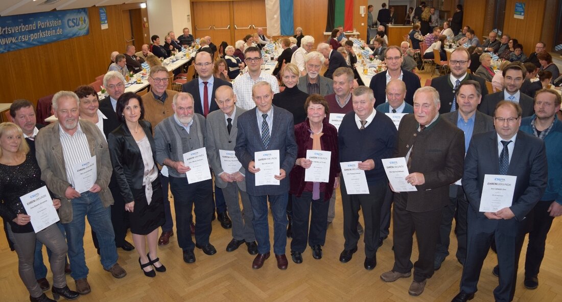 Parkstein. “Deutschland geht es gut, Bayern geht es besser, Parkstein geht es hervorragend!” So brachte CSU-Vorsitzende und Bürgermeisterin Tanja Schiffmann die Entwicklung Parksteins auf den Punkt. Nach Leberkäs und Brezen [&hellip;]