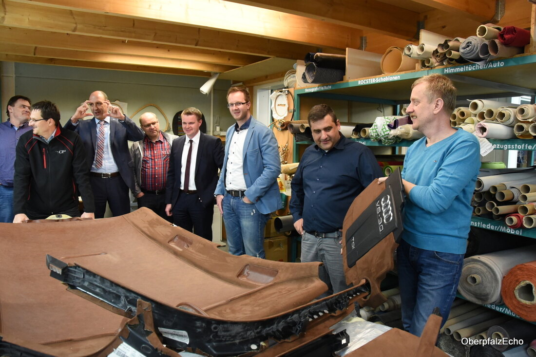 Weiherhammer. Die Motorabdeckung des Sechszylinder-Dieselmotors mit Alcantara beziehen? Über Sinn und Unsinn einer solchen Verschönerungsmaßnahme lässt sich sicherlich streiten, aber machbar ist das allemal. Die Autosattlerei Spranger erfüllt ihren Kunden [&hellip;]