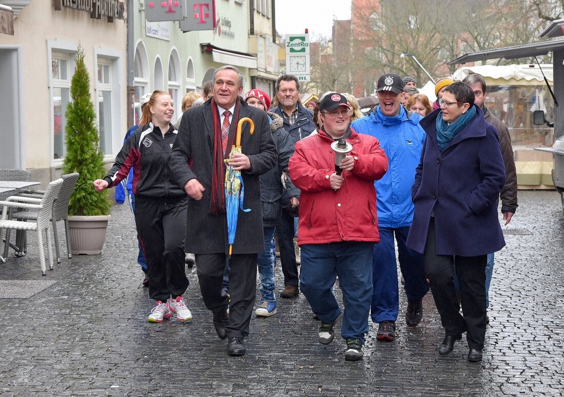 Weiden. “Gemeinsam stark” – so lautet das Motto der Landesspiele der Special Olympics Bayern. Das Sportevent für Menschen mit Behinderung soll für mehr Inklusion sorgen. Zum 10-jährigen Jubiläum gab es außerdem [&hellip;]