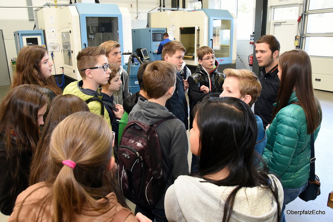Hütten/Grafenwöhr. „Schon nicht schlecht“ findet Bastian Wenning die Betriebsbesichtigungen, die der Lehrplan der Realschulen im Fach Betriebswirtschaftslehre und Rechnungswesen ab der siebten Klasse vorsieht. Es sei hilfreich, wenn man etwas [&hellip;]