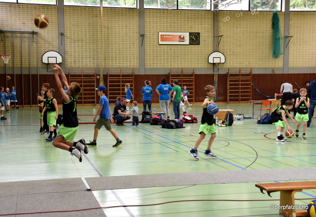 Neustadt/WN. Rund 150 Basketballer und Zuschauer tummelten sich beim Minimasters-Turnier des Bayerischen Basketballverbandes in der Dreifachturnhalle des Gymnasiums. Die DJK Basketballabteilung hatte als Ausrichter mit großem Aufwand und vielen ehrenamtlichen [&hellip;]